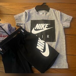 Size 4T Nike short outfit barely worn in great condition, no stains or tearing.
